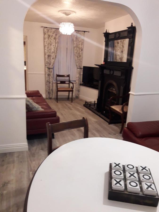 Cosy @ Coleraine Beside Train+Bus Station Appartement Buitenkant foto